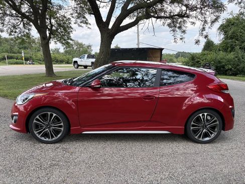 Used 2016 Hyundai Veloster Turbo FWD image 3