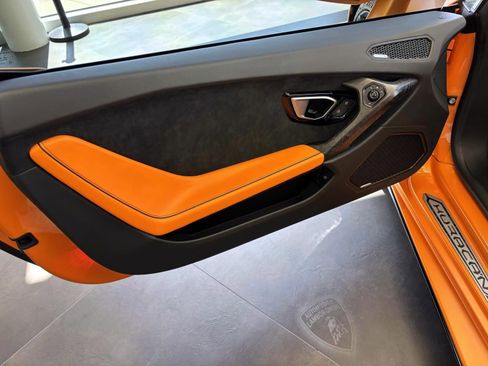 Used 2021 Lamborghini Huracan EVO RWD image 21
