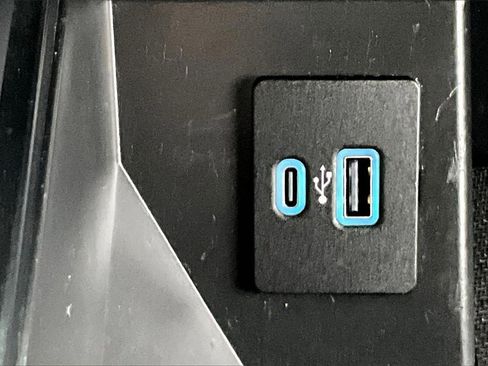 Used 2023 Ford F150 Lariat w/ FX4 Off-Road Package image 33