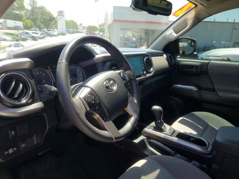 Used 2022 Toyota Tacoma SR5 w/ Technology Package RWD image 18