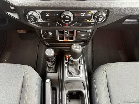 Used 2025 Jeep Wrangler Unlimited Sport AWD/4WD image 18