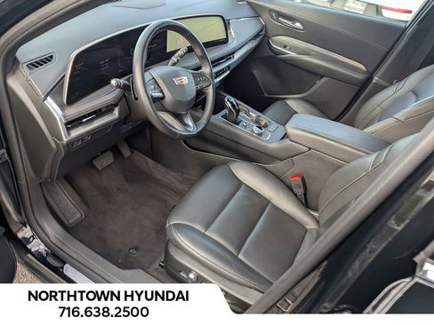 Used 2025 Cadillac XT4 Premium Luxury image 10