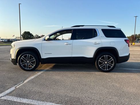 Used 2021 GMC Acadia SLT w/ Technology Package FWD image 3