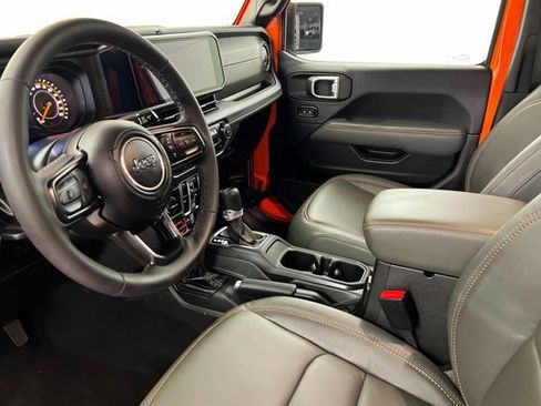 Used 2025 Jeep Gladiator Mojave image 15