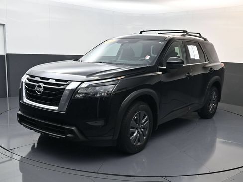 Used 2024 Nissan Pathfinder SV w/ Lighting Package (N92) FWD image 1