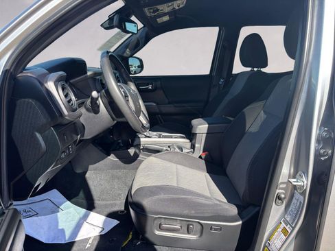 Used 2022 Toyota Tacoma TRD Off-Road image 9