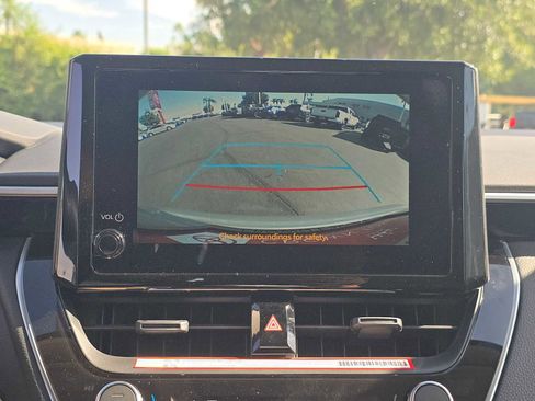 Certified 2025 Toyota Corolla LE image 27