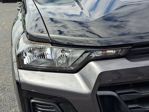 Used 2023 Chevrolet Colorado LT w/ LT Convenience Package II AWD/4WD image 9