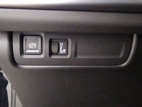 Used 2024 Cadillac XT4 Premium Luxury image 21