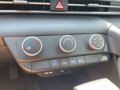 Used 2025 Hyundai Elantra SE image 44