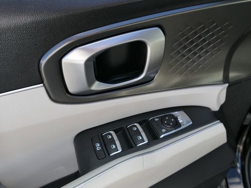 Used 2023 Kia Sorento EX image 13