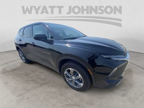 Used 2025 Chevrolet Blazer LT FWD image 12