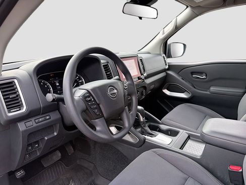 Used 2023 Nissan Frontier SV image 9