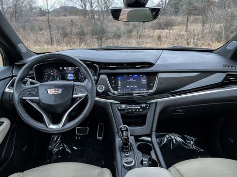 Used 2023 Cadillac XT6 Sport w/ Technology Package image 13