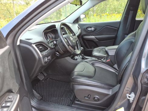Used 2020 Jeep Cherokee Latitude Plus w/ Cold Weather Group AWD/4WD image 15
