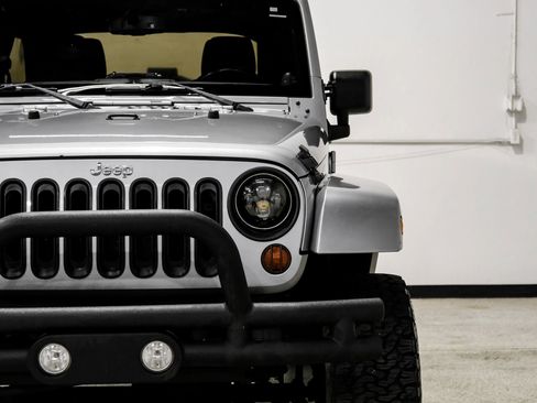 Used 2013 Jeep Wrangler Unlimited Sahara w/ Connectivity Group AWD/4WD image 44