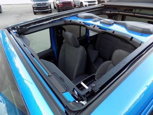 Certified 2025 Jeep Wrangler Sport S image 23