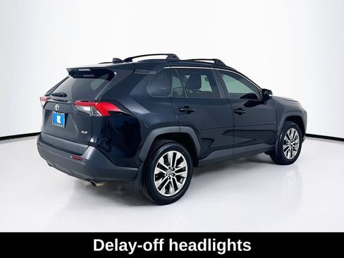 Used 2022 Toyota RAV4 XLE Premium FWD image 7