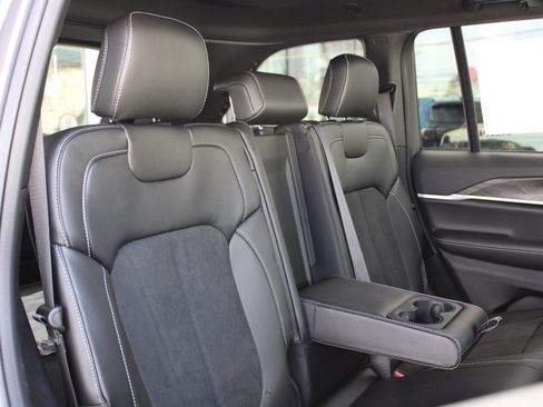New 2026 Jeep Grand Cherokee Altitude AWD/4WD image 30