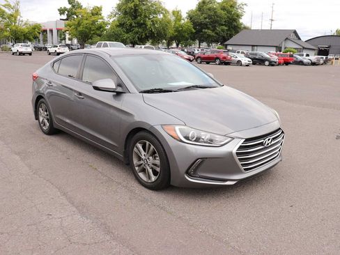 Used 2018 Hyundai Elantra Value Edition FWD image 3