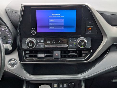 Used 2023 Toyota Highlander LE image 16
