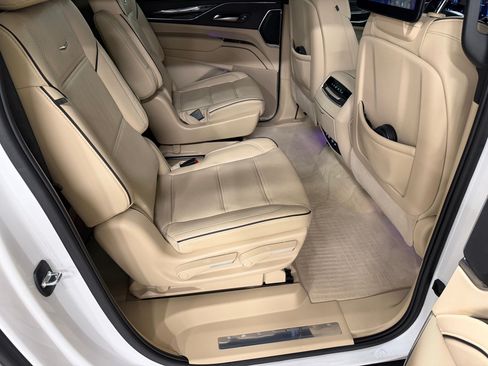 Used 2024 Cadillac Escalade ESV Premium Luxury AWD/4WD image 51