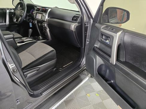 Used 2016 Toyota 4Runner SR5 AWD/4WD image 13