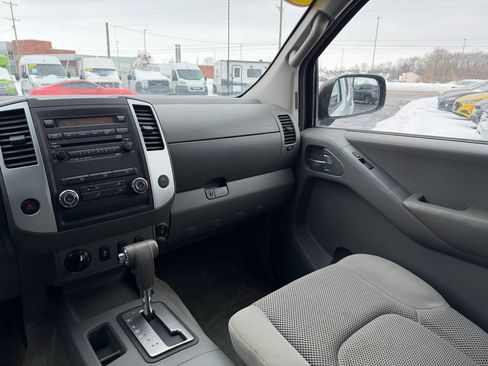 Used 2012 Nissan Frontier SV w/ SV Premium Utility Pkg image 18