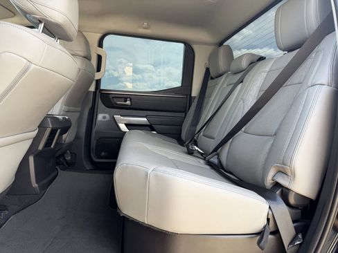 Used 2022 Toyota Tundra SR5 w/ SR5 Premium Package RWD image 29