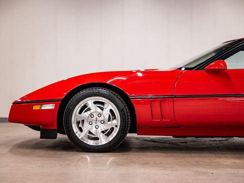 Used 1990 Chevrolet Corvette ZR-1 RWD image 23