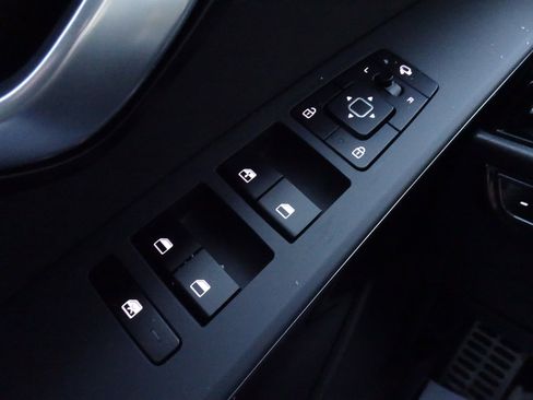 Used 2023 Kia Niro EX Touring image 17