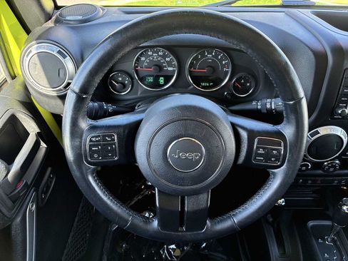 Used 2016 Jeep Wrangler Unlimited Sahara w/ Connectivity Group AWD/4WD image 11