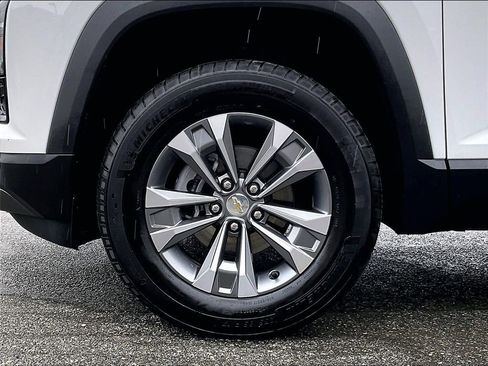 Used 2025 Chevrolet Equinox LT w/ Safety and Technology Package AWD/4WD image 7