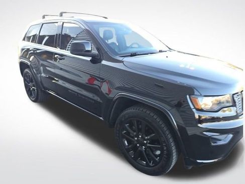 Used 2019 Jeep Grand Cherokee Altitude image 5