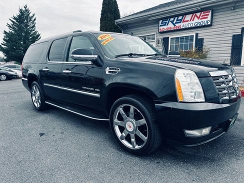 Used 2013 Cadillac Escalade ESV Luxury image 2