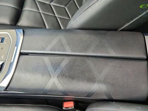 Used 2024 BMW 740i xDrive w/ Premium Package image 58