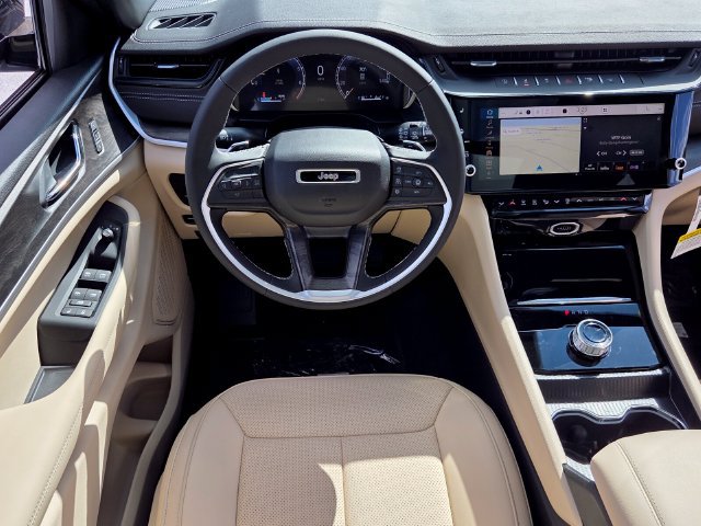 New 2027 Jeep Grand Cherokee Limited RWD image 13