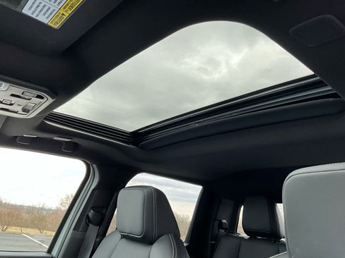 Used 2025 Toyota Tacoma Limited image 30