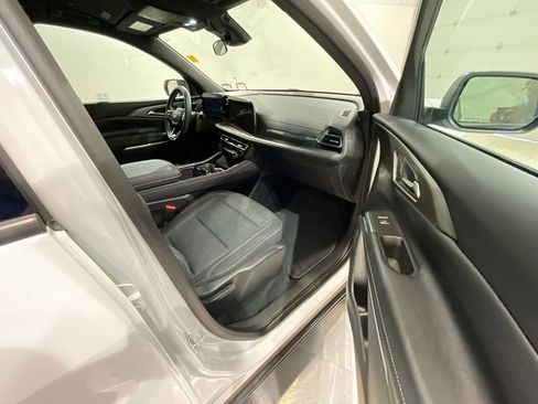 Used 2025 Chevrolet Traverse LT AWD/4WD image 27