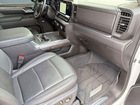 Certified 2025 Chevrolet Silverado 3500 LTZ w/ LTZ Convenience Package AWD/4WD image 28