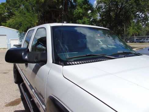 Used 2004 GMC Sierra 2500 SLT w/ Heavy-Duty Power Package AWD/4WD image 15