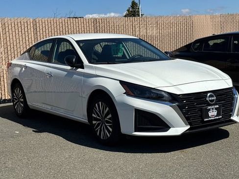 Used 2025 Nissan Altima 2.5 SV AWD/4WD image 2