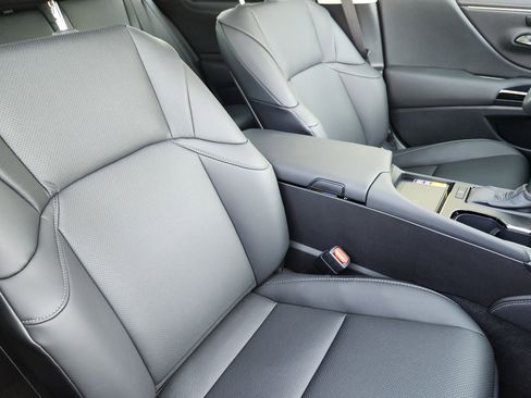 New 2025 Lexus ES 350 w/ Premium Package image 10