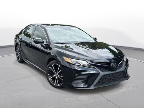 Used 2019 Toyota Camry SE FWD image 4