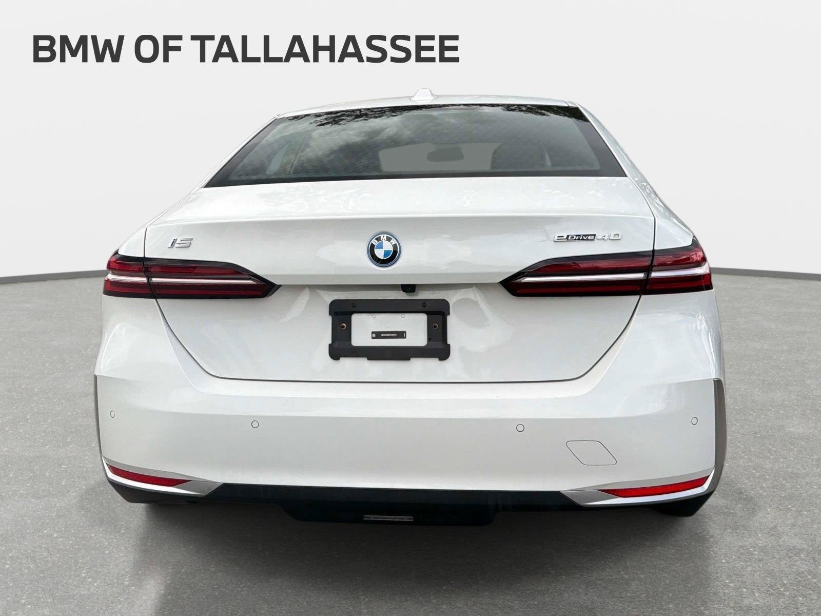 Used 2026 BMW i5 eDrive40 w/ Premium Package RWD image 6