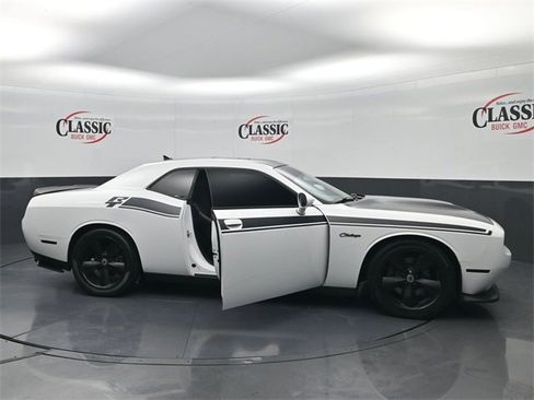 Used 2019 Dodge Challenger R/T w/ Plus Package image 31