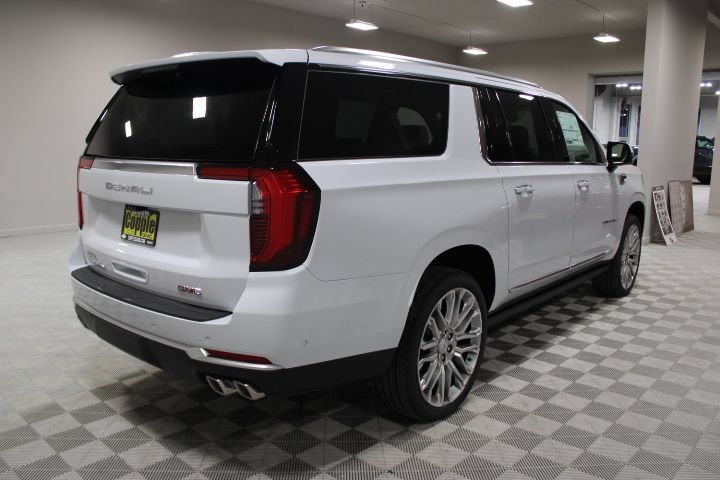 New 2026 GMC Yukon XL Denali w/ Denali Reserve Package AWD/4WD image 12