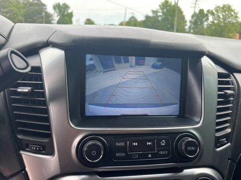 Used 2019 Chevrolet Suburban LT RWD image 16
