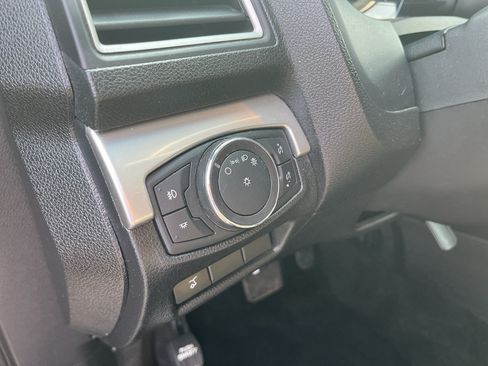 Certified 2017 Ford Explorer XLT w/ Equipment Group 202A AWD/4WD image 17