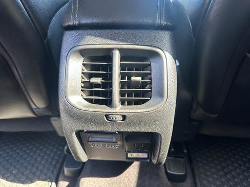Used 2019 Jeep Cherokee Latitude Plus w/ Comfort/Convenience Group AWD/4WD image 21